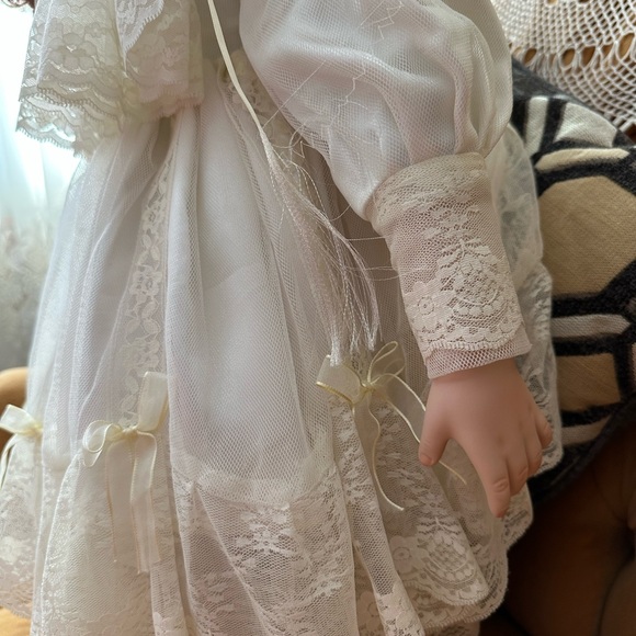Porcelain Doll - Picture 16 of 16